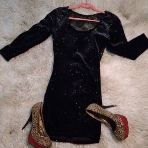 Sparkle Blk w/ lace back mini,long sleeve, by symphony